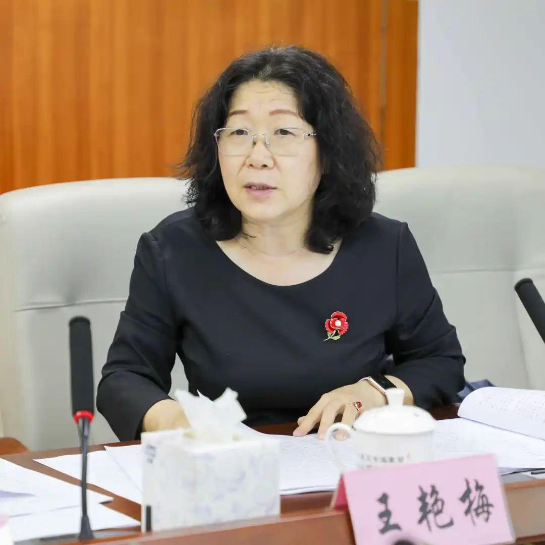 王艳梅区人大代表黄昌鸿表示,一直以来,区审计局认真履行法定职责,不