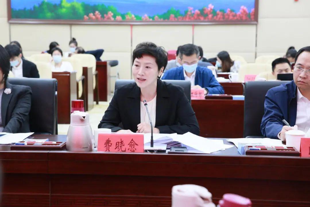 坪山区副区长费晓愈代表坪山区进行了表态发言,她表