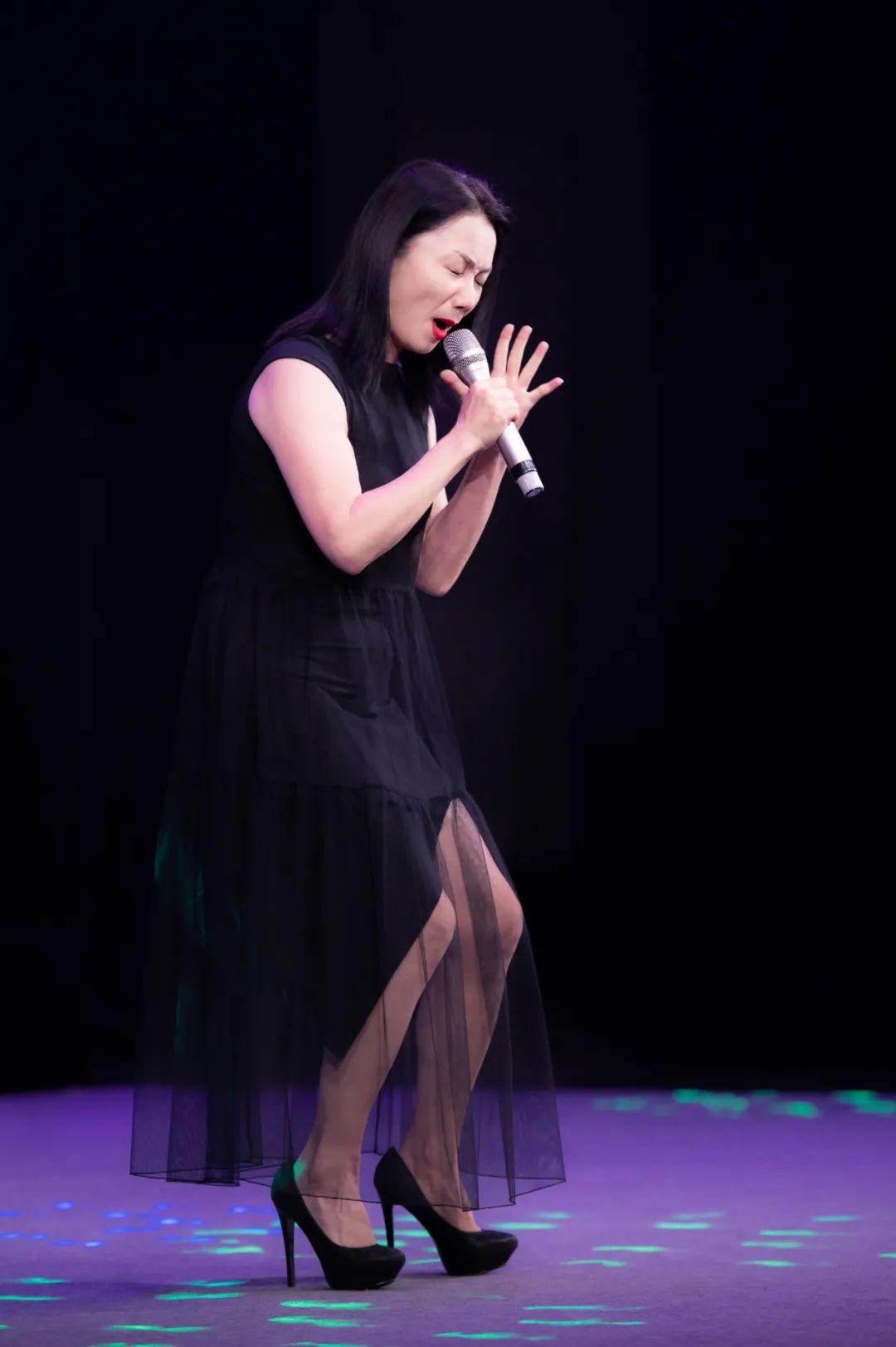 《i love you anyway》  刘小幻尤其是著名歌手范媛媛演唱的《我的