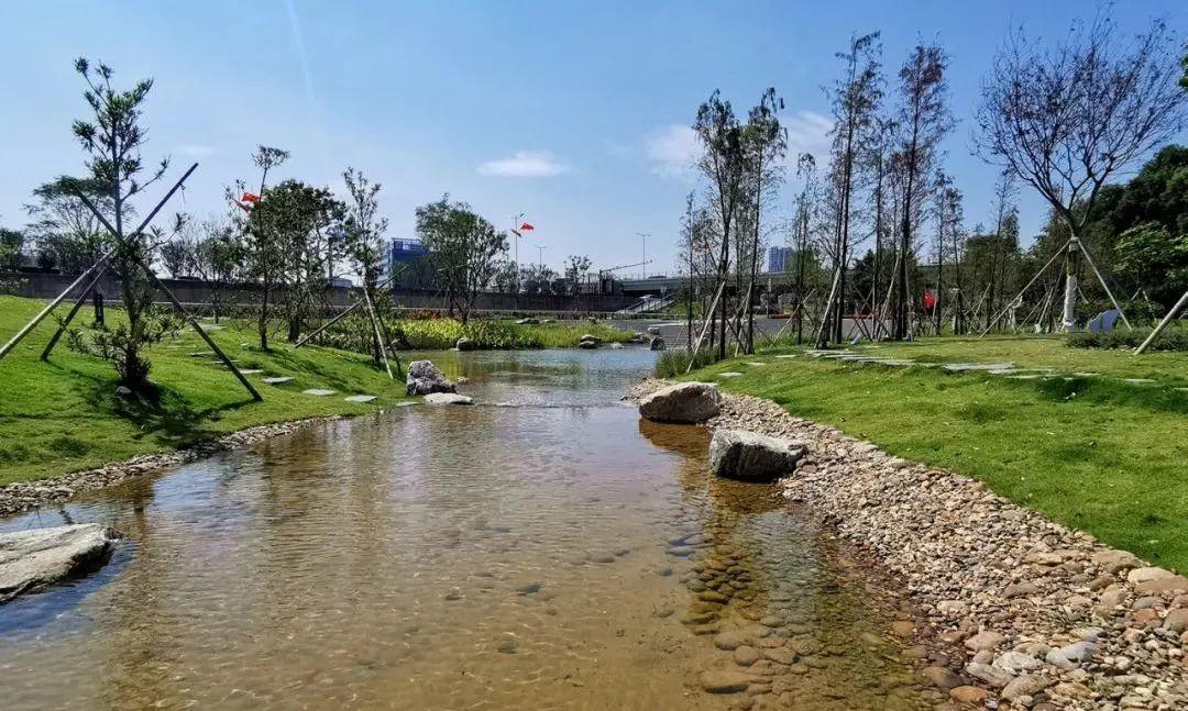 左右滑动查看更多长圳社区儿童公园长圳社区儿童公园位于玉塘街道