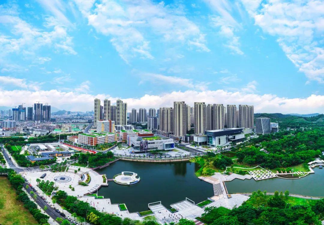 区委书记讲党课努力打造党和人民信得过靠得住能放心的坪山政法铁军