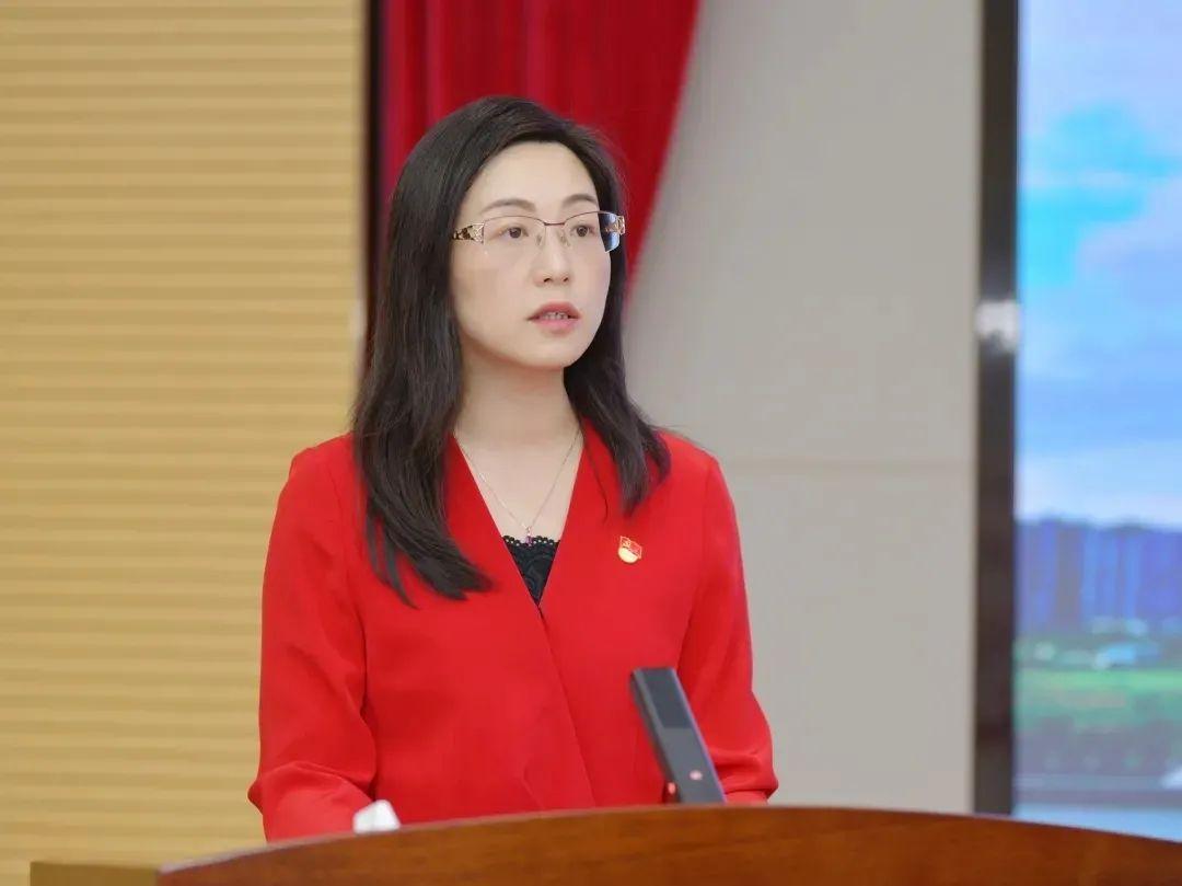 揭牌仪式上,梁珂表示出席领导共同为宝安区委教育工委党校揭牌宝安区