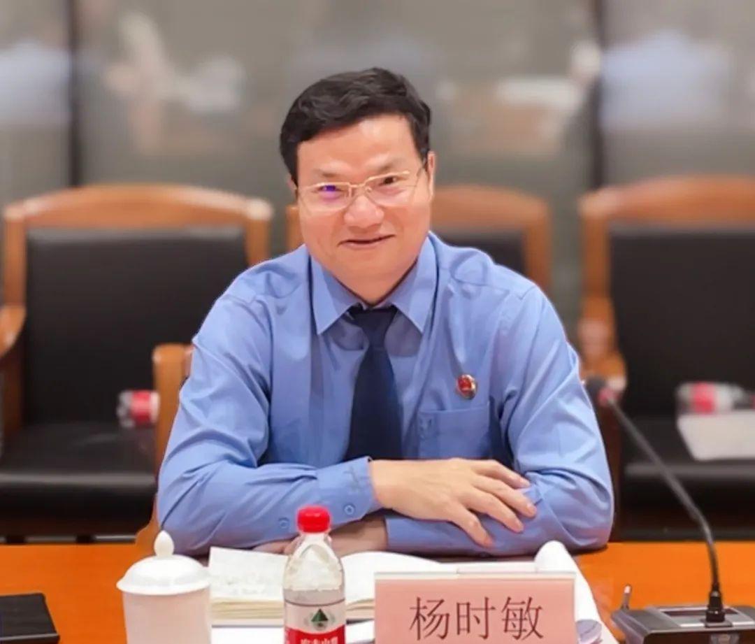 ▼杨时敏检察长说,非常感谢工商联积极组织企业家参加本次开放日活动.