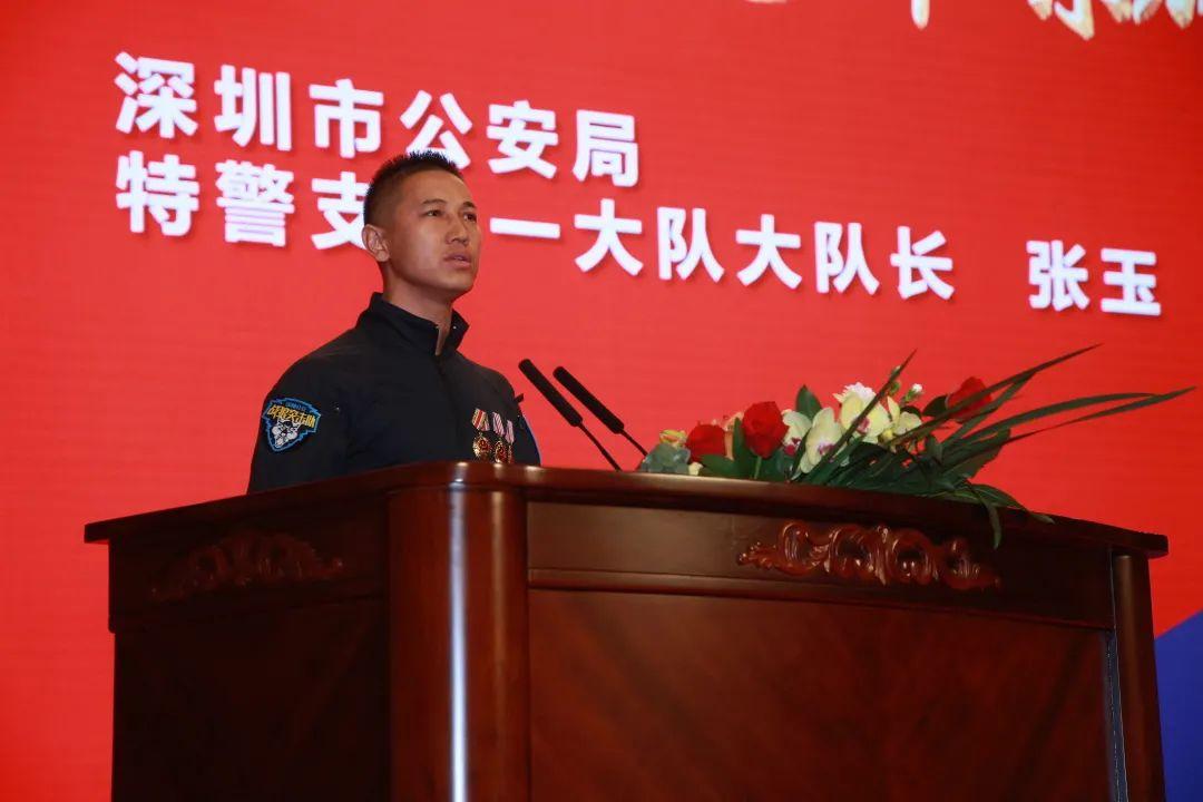 向英模致敬深圳召开全市政法队伍英模事迹报告会