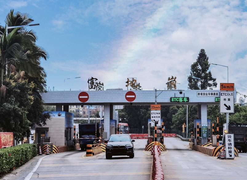 封闭g25长深高速公路富地岗收费站坪地往深圳方向入口匝道进行施工,原