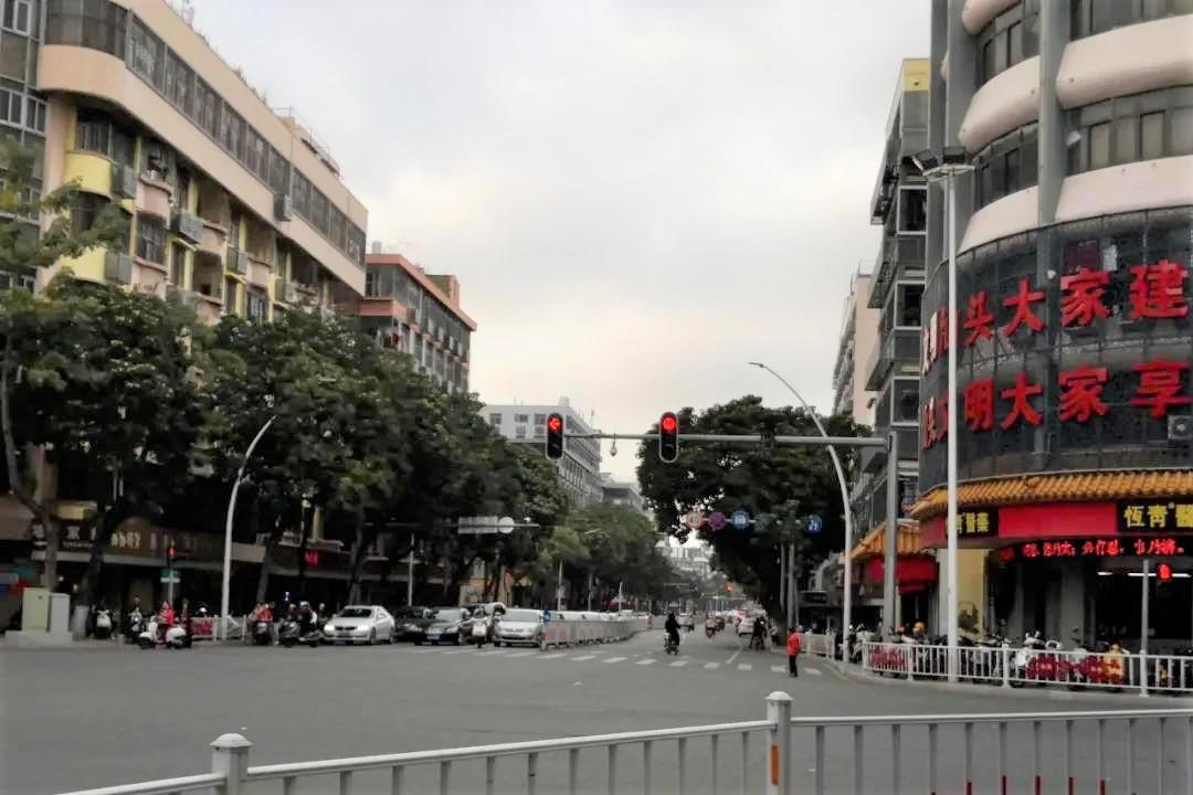 什么情况下红灯亮时可右转不扣分?