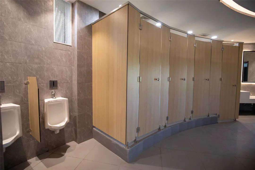 龙华这些公厕的画风有点不对