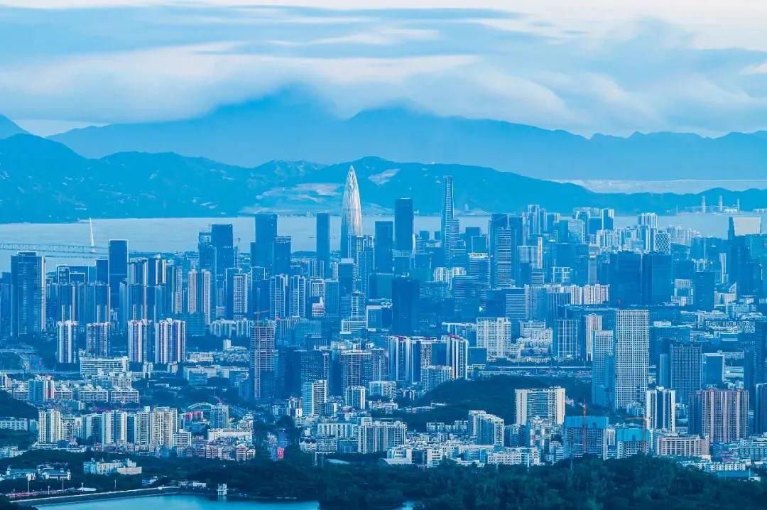 中国青年报深圳奇迹经济特区头号成功典范