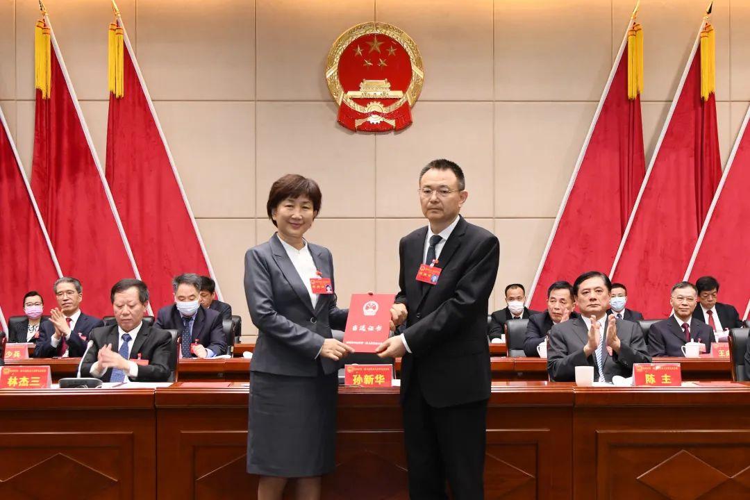 坪山区一届人大九次会议闭幕