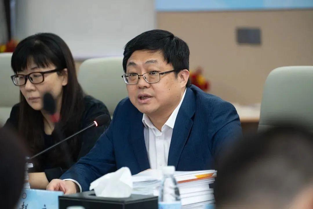 馆副馆长许力,深圳市教育局副局长赵立,龙岗区教育局局长丁左发等领导