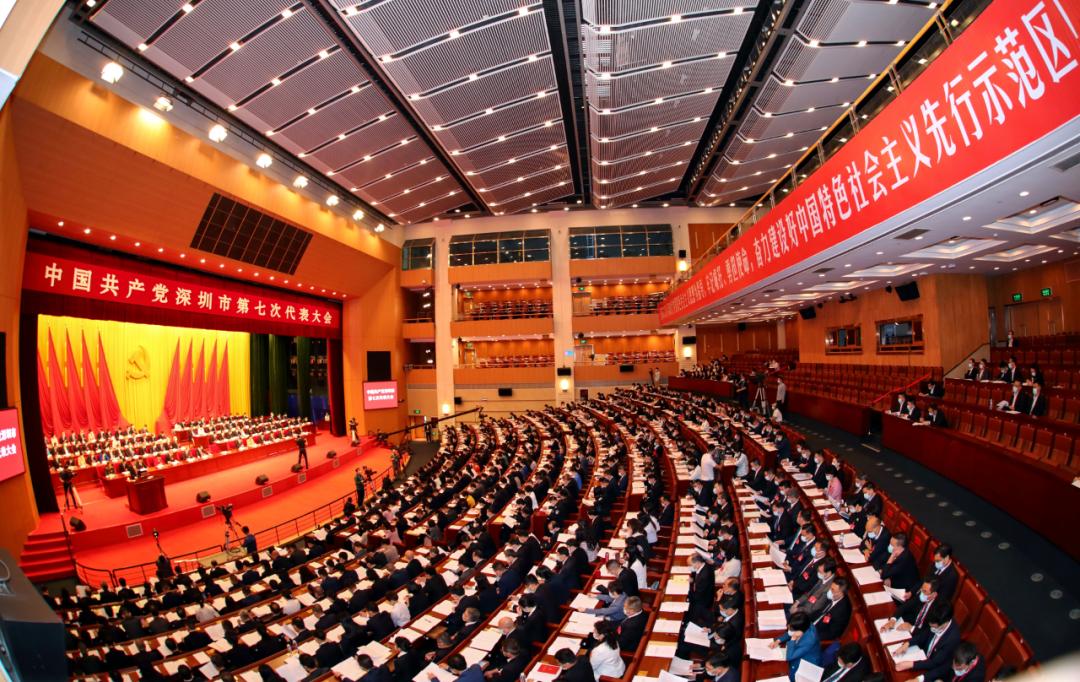 大家纷纷表示,要按照党代会定下的目标和发展路径,以一往无前的奋斗