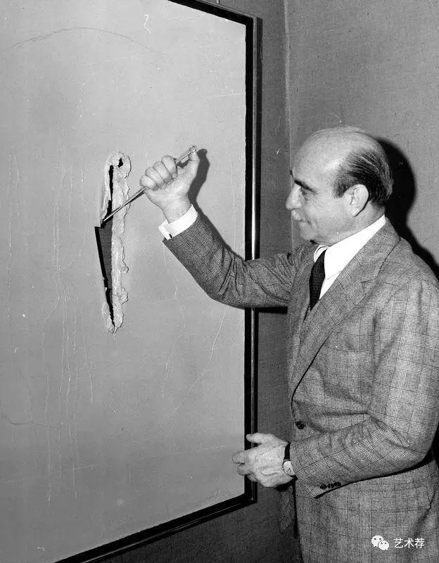 卢西奥·丰塔纳我想扩展空间,创造一个新的维度与宇宙相连,好像它