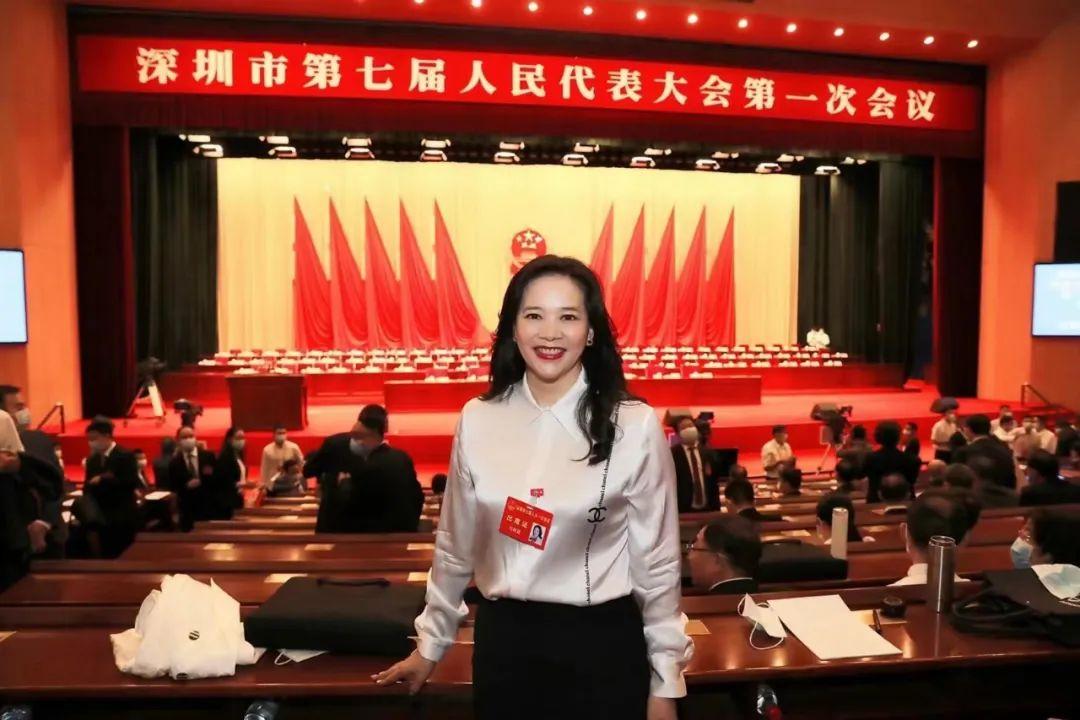 不忘初心继续前行第一健康董事长刘朝霞参加深圳市第七届人民代表大会