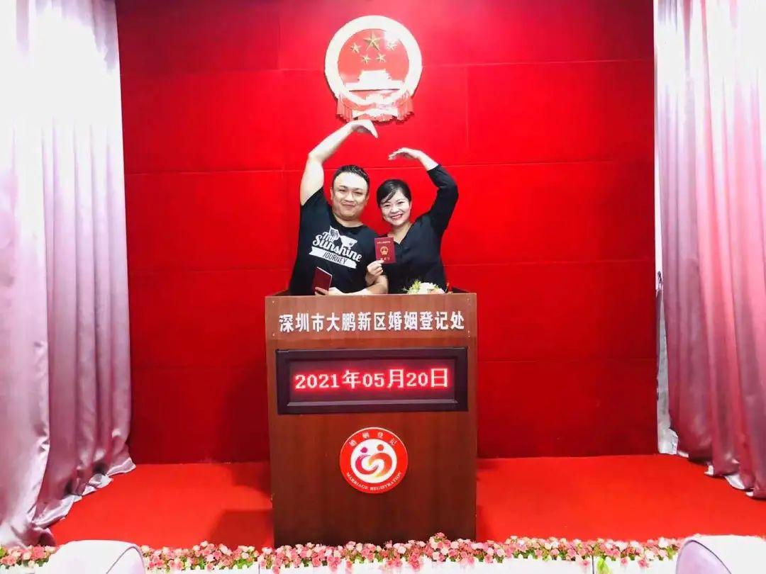 预约及已办理结婚登记的新人共30对新区民政局婚姻登记处据了解,5月20