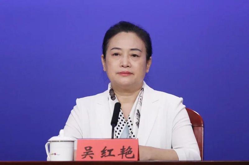 龙岗区副区长初庆先生,盐田区常务副区长胡朝阳女士,深圳市新冠肺炎