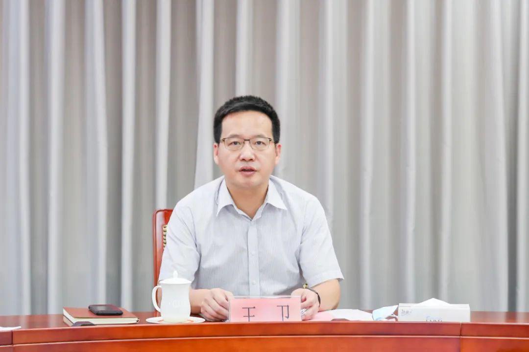 龙华区召开新冠肺炎疫情防控领导小组指挥部会议