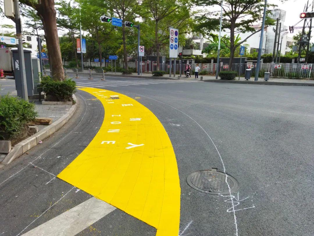    左右滑动查看改造前后 >>教育北路与环坪路口   左右滑动查看改造
