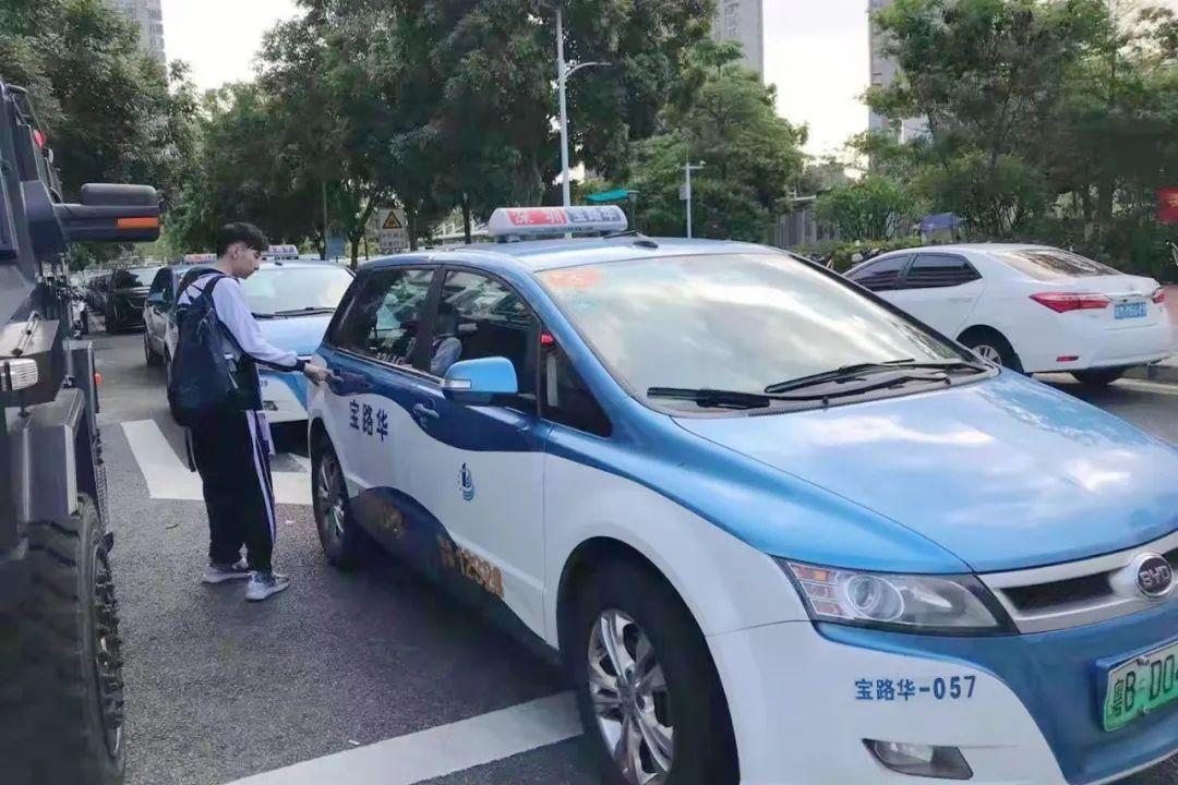 6月7日至9日,宝安交通集团宝路华党员爱心车队集结了46辆爱心的士