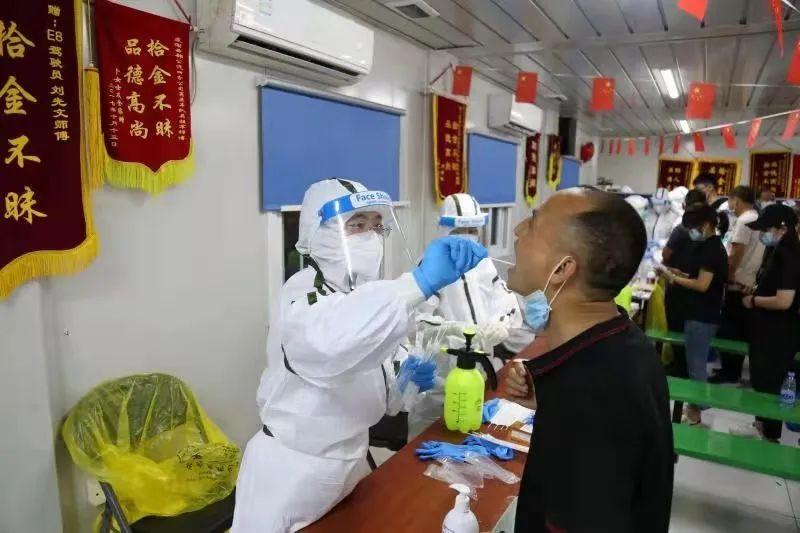 真实,不允许虚构现场,但鼓励采取有创意的构图,通过多样创新手法拍摄