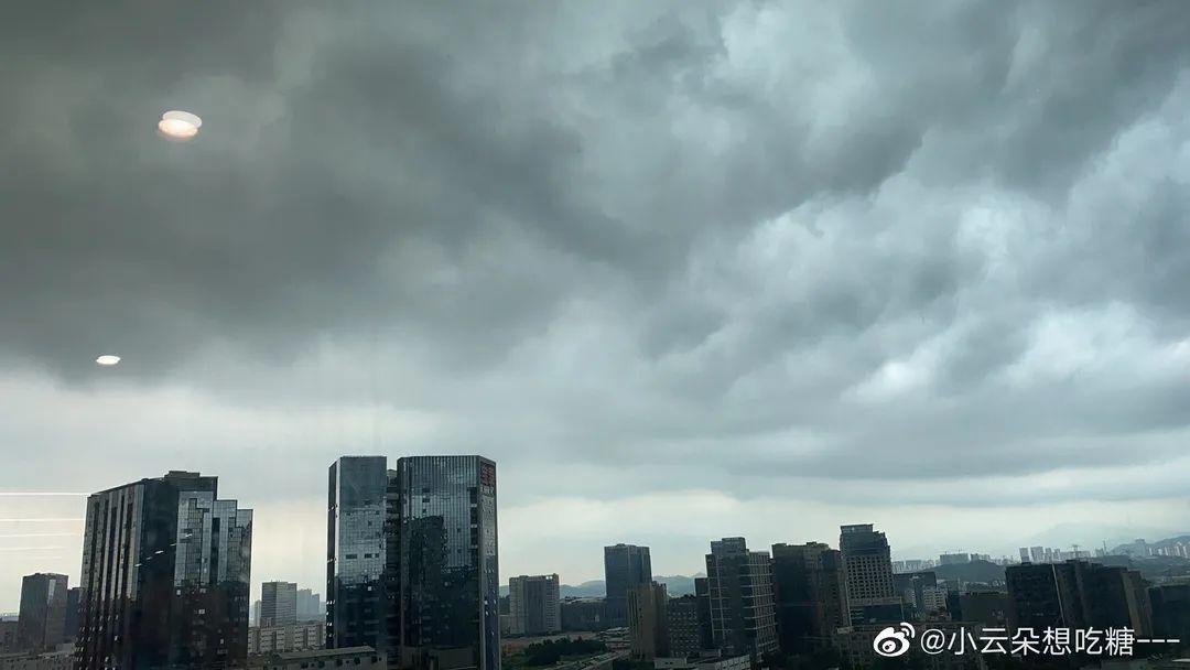 面对暴雨和雷电天气 这些防御措施千万记得做好!
