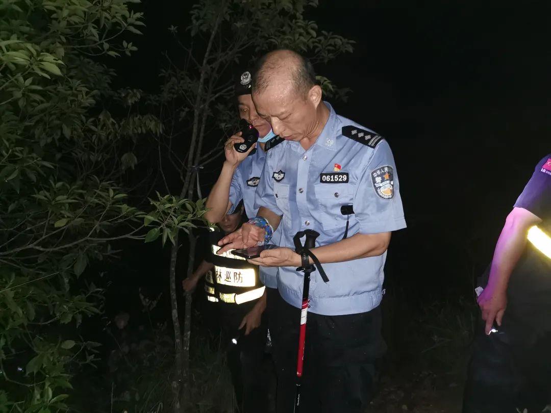 我为群众办实事驴友深夜被困山林坪山警方一呼百应快速联合救援