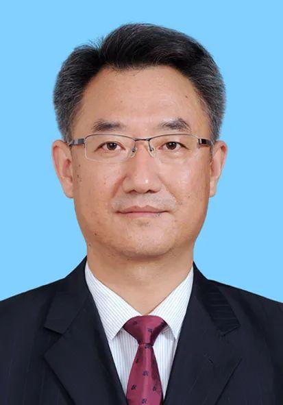 朗读者 龙岗区委副书记 孙仲勇