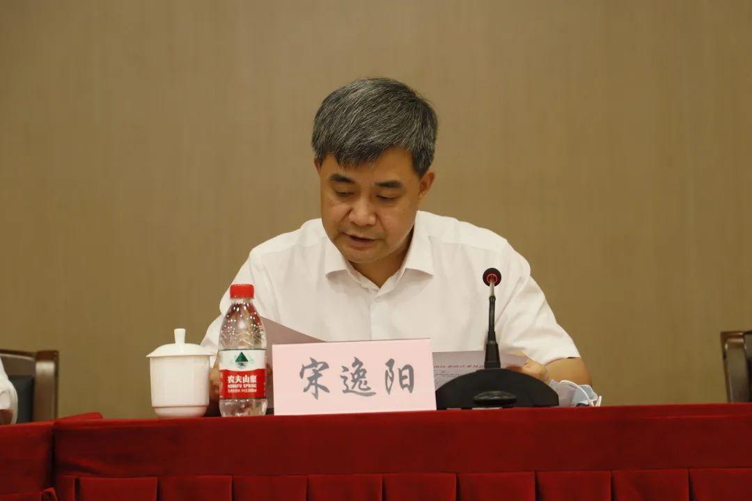 坪山区召开全区政法队伍教育整顿英模表彰大会