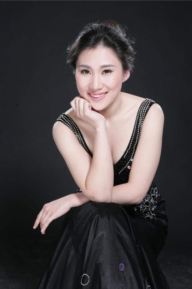 伯爵夫人:张金鸽本科毕业于中央音乐学院,师从著名男中音歌唱家袁晨野