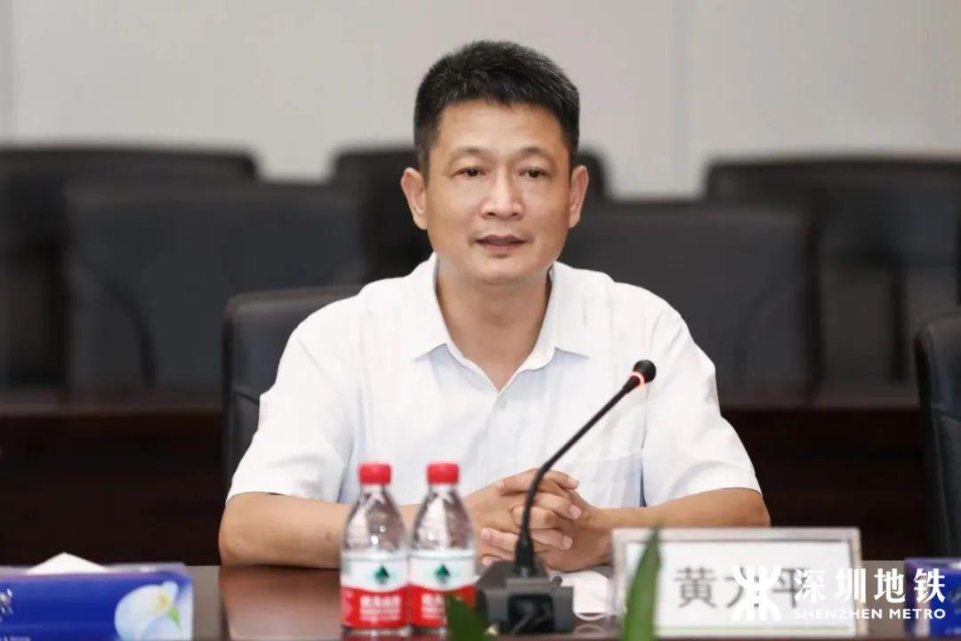 出发深圳地铁抗灾抢险队驰援郑州抢险第一线