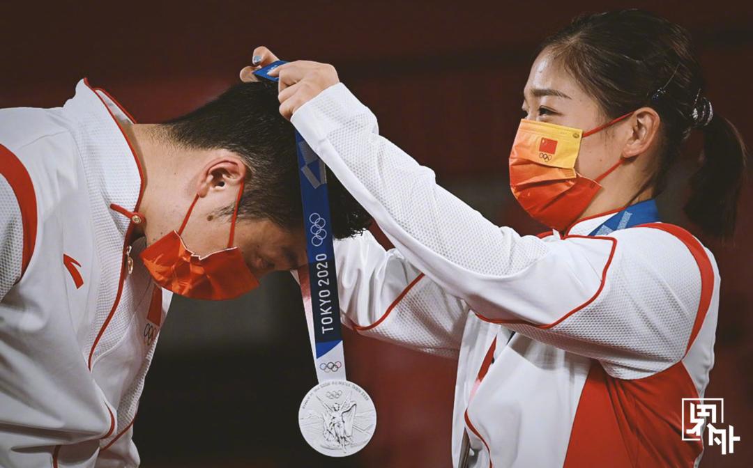 愁而在奥运的舞台上都是有血有肉的人运动员和我们一样其实莫道桑榆晚
