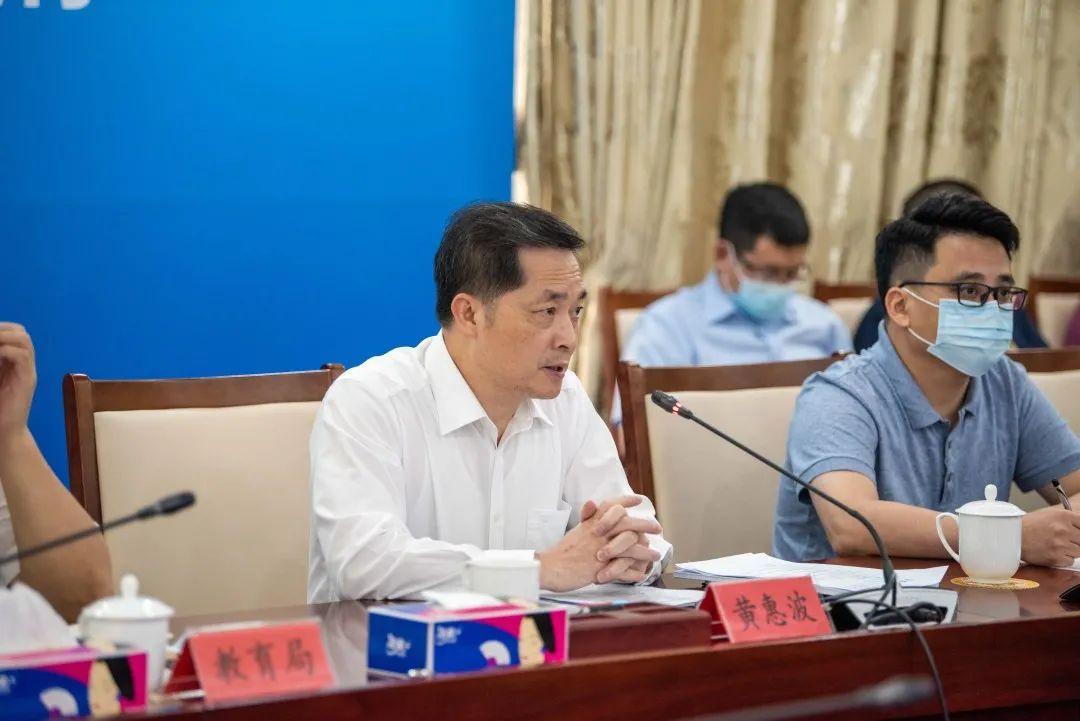 开学的工作要求龙岗区委书记张礼卫,区长王策飞随后,黄惠波传达了