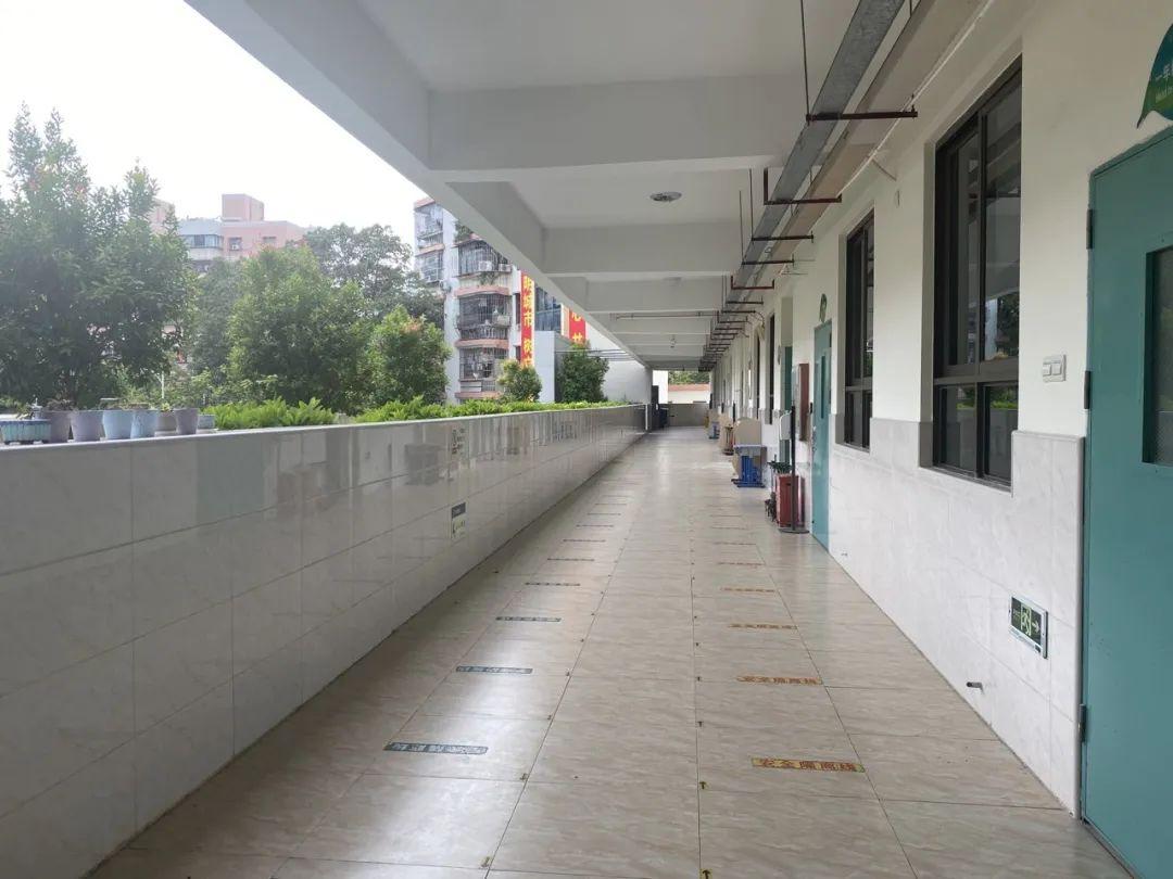 改造后翻身小学改造学校操场和停车场改造前改造后改造前改造后加设