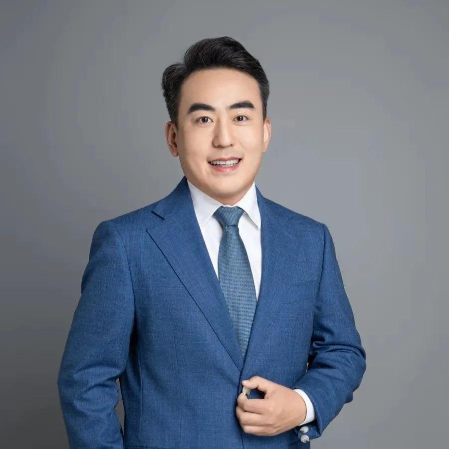 郑良凯老师,从高三教师的视角,提出了"给教育一点留白"的观点,讲述了