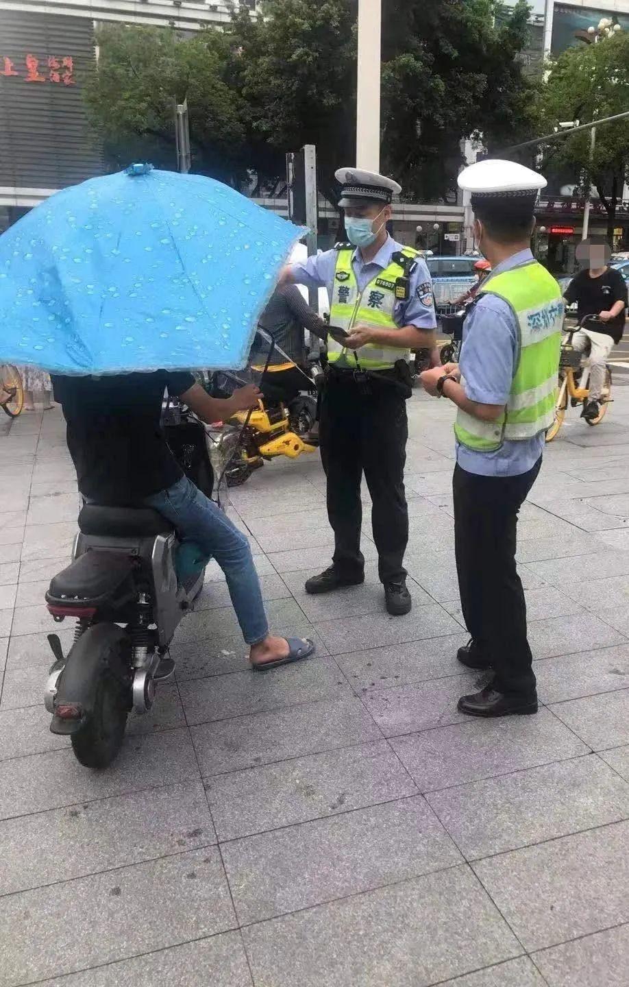 拆!拆!电动车雨篷"很伤人",有图为证!交警下周开始严查