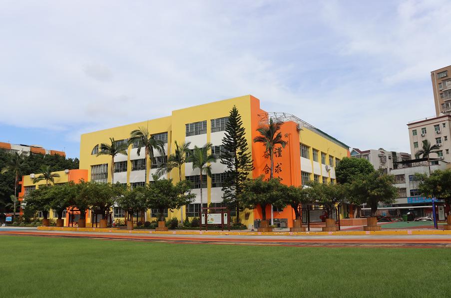 龙腾小学03学校以"求真,求新,守常,守正"为办学理念,以"山海文化"作为