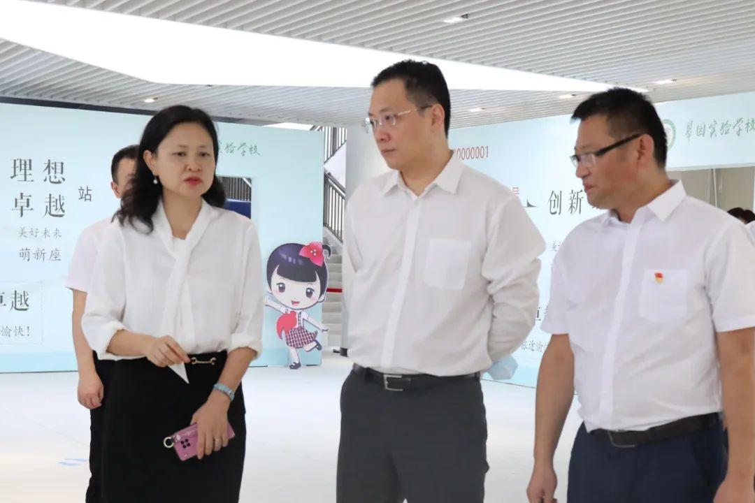 当天上午,罗湖区委书记罗育德带队到翠园实验学校检查2021年秋季学期