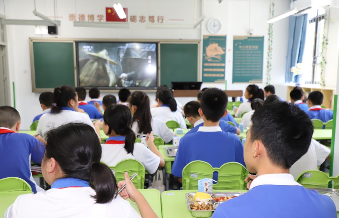 麒麟二中网红床火遍朋友圈带你一探究竟