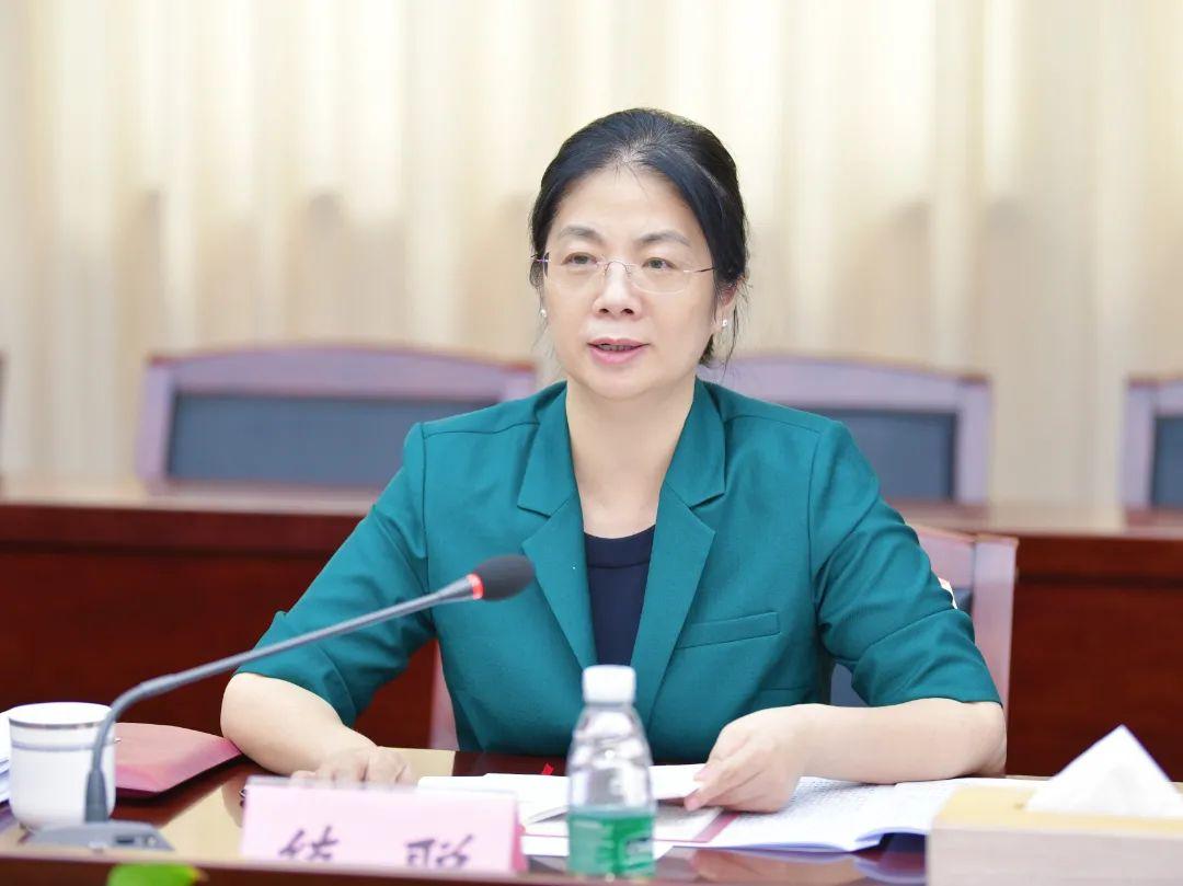 宝安区副区长练聪到宝安中学(集团)开展调研