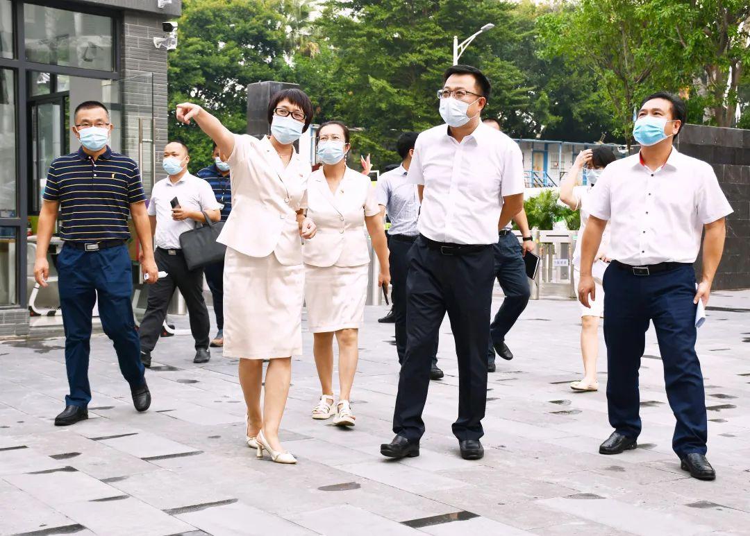 光明区委常委副区长沈华新带队到教育系统调研