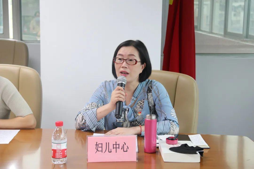 杨萍:围绕妇女儿童的发展,打造公益服务项目,同时把文明城市创建,安全