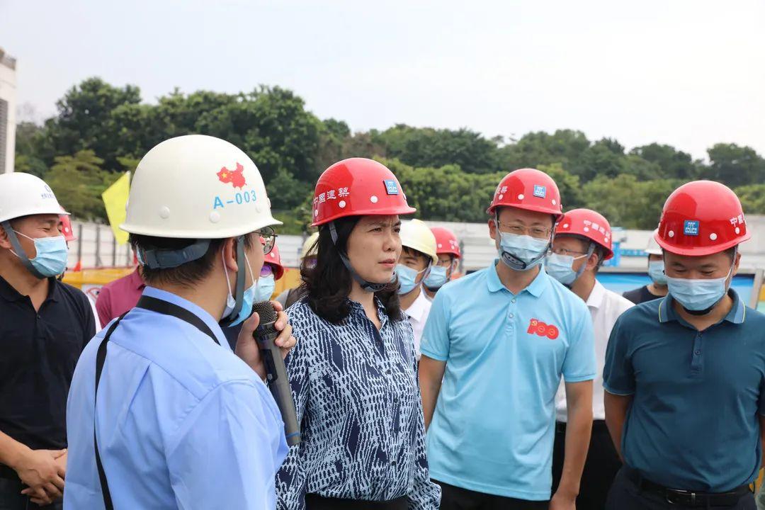 10月1日,光明区委副书记,区长蔡颖率队开展国庆节假期疫情防控和安全