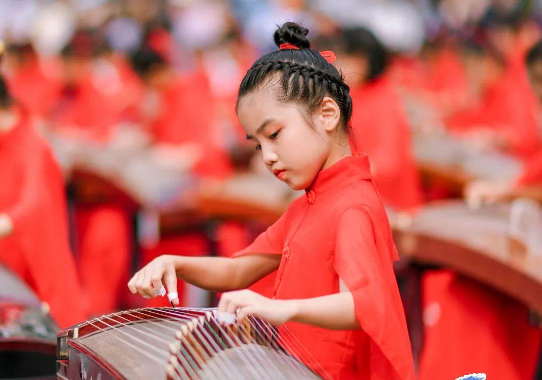 200多名演员同奏古筝祝福祖国国庆节龙岗这场音乐会很燃