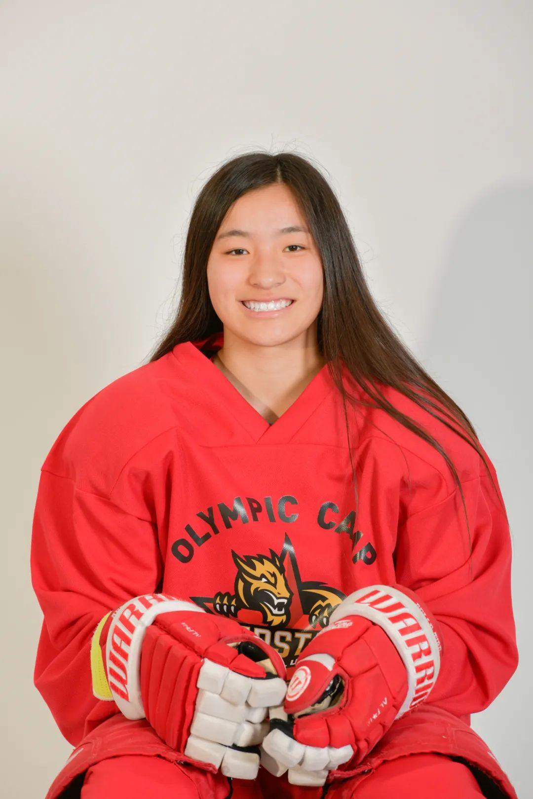 我们的队员张喜芳冰球给我带来的总是乐趣而非压力