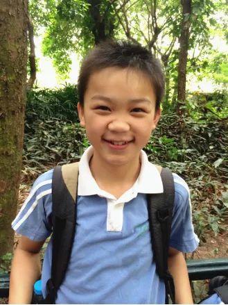 "小时候的李星华就出类拔萃,各科老师都很喜欢他,不仅仅是因为他学习