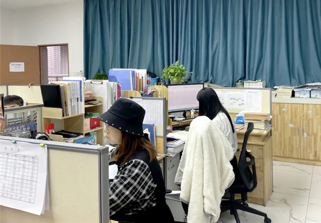 上沙中学的老师们趁难得的"闲暇时光",精心备课岗厦小学养浩然正气,立