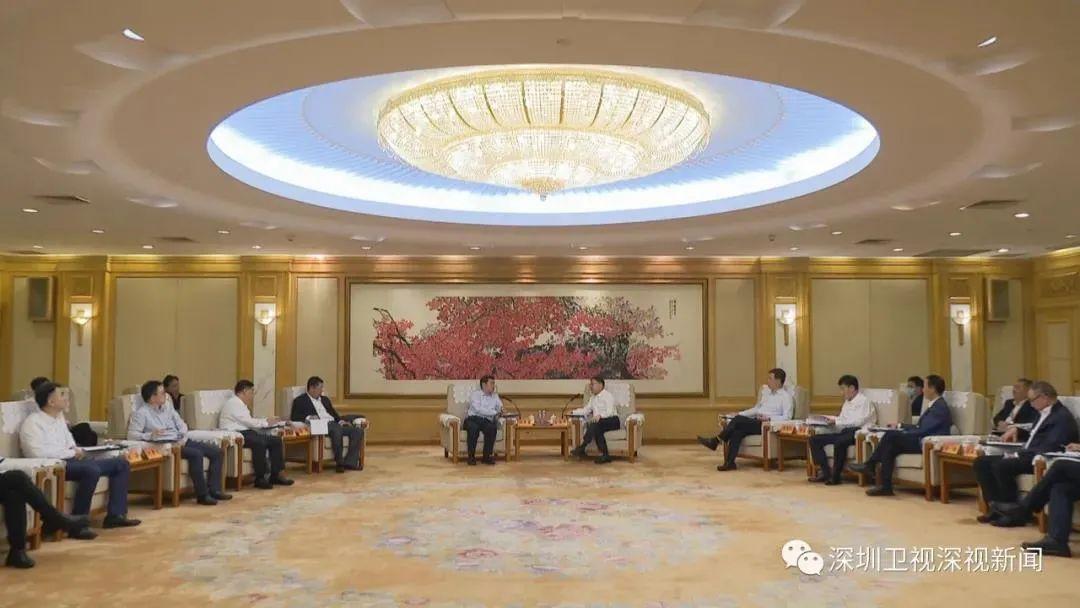 10月18日,市委书记王伟中,市长覃伟中会见交通运输部副部长,中国民用