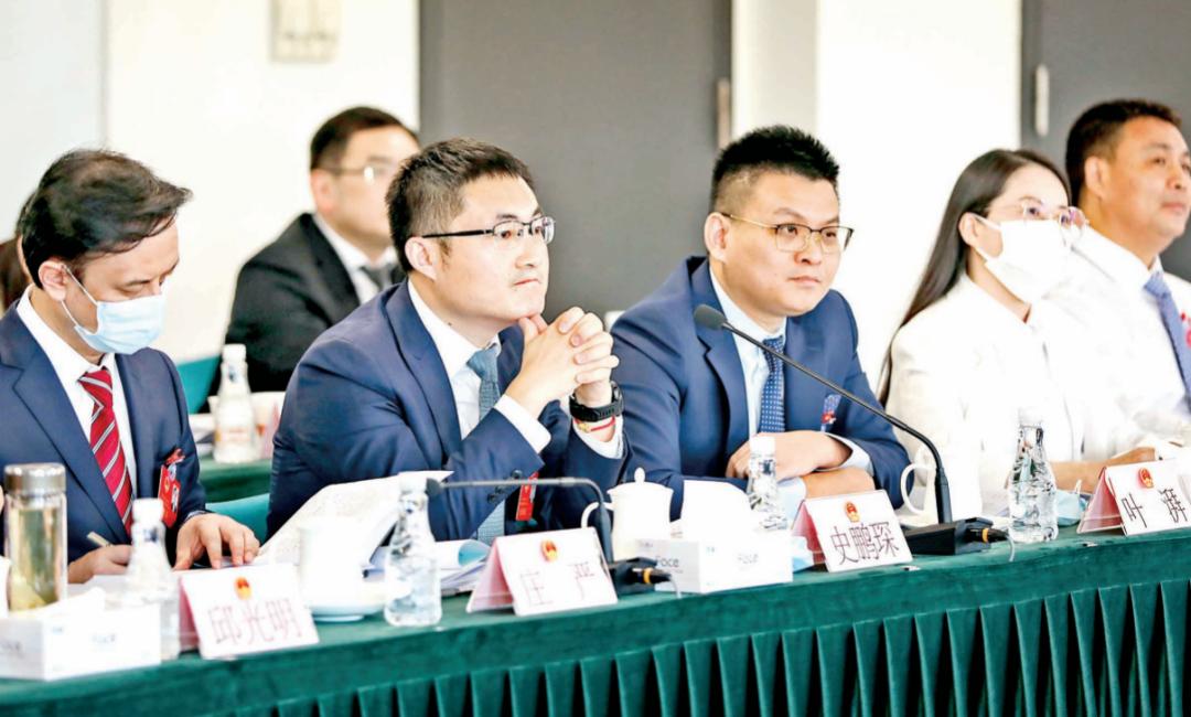 两会表情一睹镜头中的代表委员风采