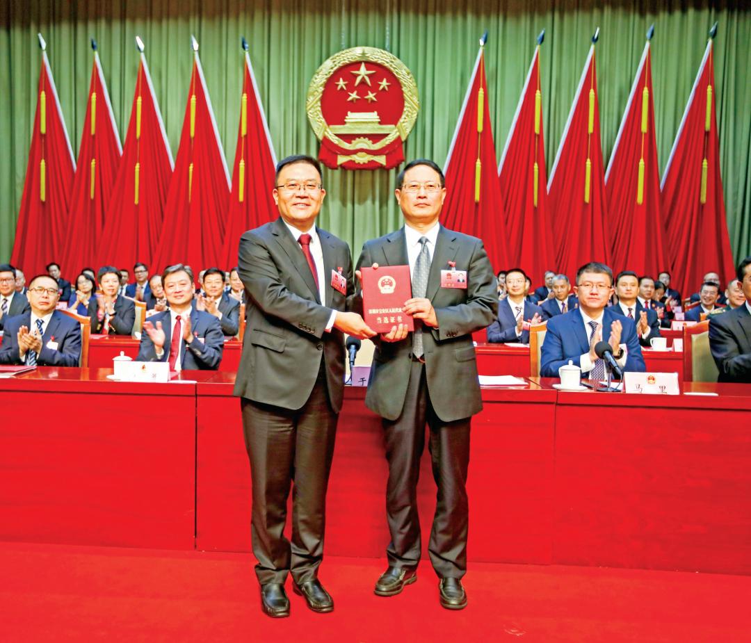 区第七届人民代表大会常务委员会主任,王立德当选宝安区人民政府区长