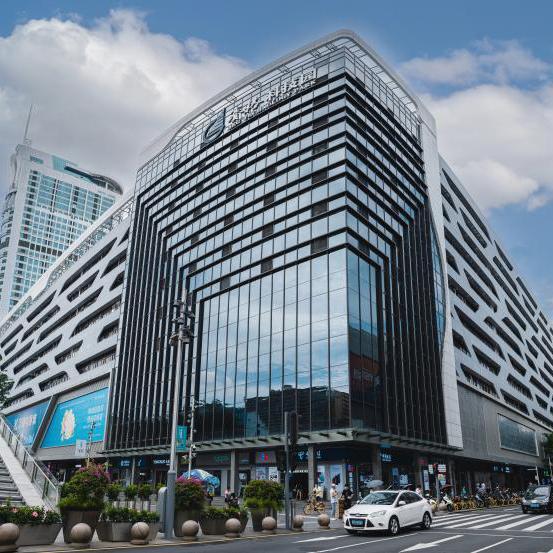 华强北科技时尚文化特色街区对主街及周边公共空间进行了科学合理的