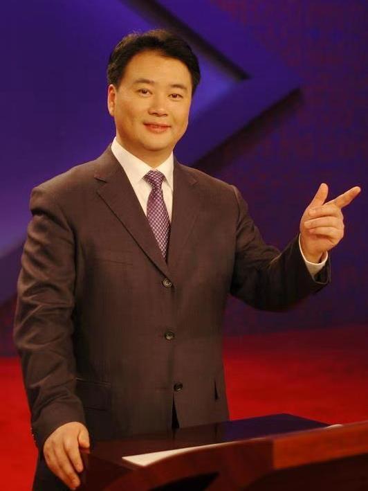 “百家讲坛”主讲嘉宾刘强做客“龙岗大讲堂”主讲《四书》智慧与中庸之道_深圳新闻网